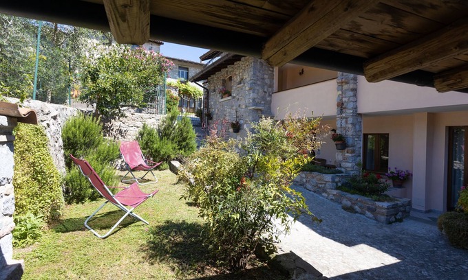 Vesio Apartment | Apartment 'Casa Rita App 4' with Shared Garden and Wi-Fi