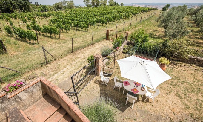 Crocina Apartment | Apartment "Casa Vacanze del Borgo" with Garden and Wi-Fi