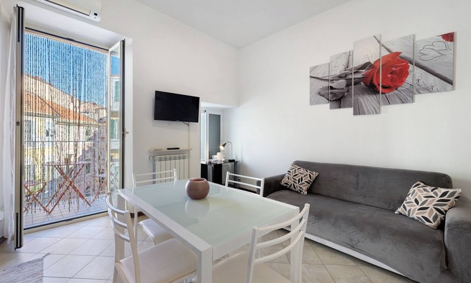 Loano Apartment | Apartment 'Casa Vacanza Nel Cuore Di Loano' with Balcony, Wi-Fi and Air Conditioning