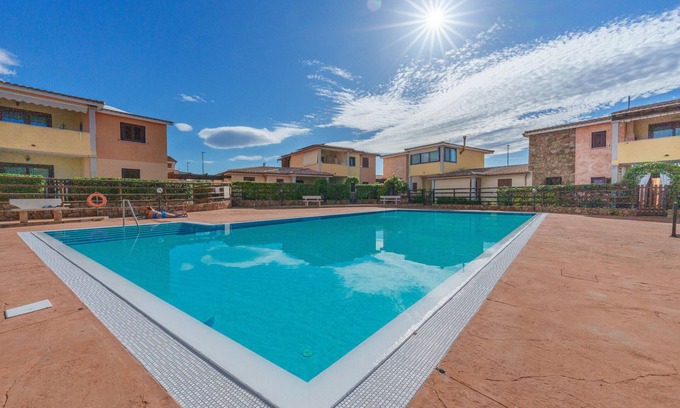 Murta Maria Apartment | Apartment 'Casa Vacanze Uva' with Shared Pool, Private Terrace and Air Conditioning