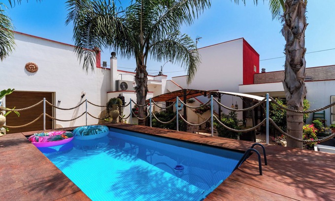 Giuggianello Apartment | Apartment 'Casa Venere Luxury' with Shared Pool, Wi-Fi and Air Conditioning