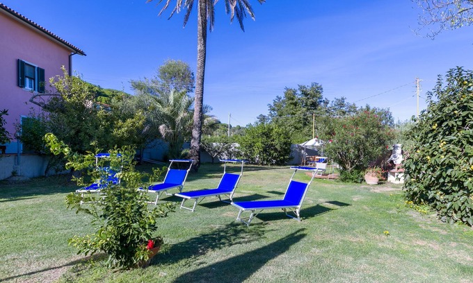 Campo nell'Elba Apartment | Apartment "Casale al Mare Cm4" in a Country House with Garden