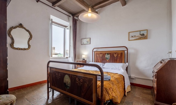 Vitorchiano Apartment | Apartment "Casetta dei Nonni" with Balcony & Wi-Fi