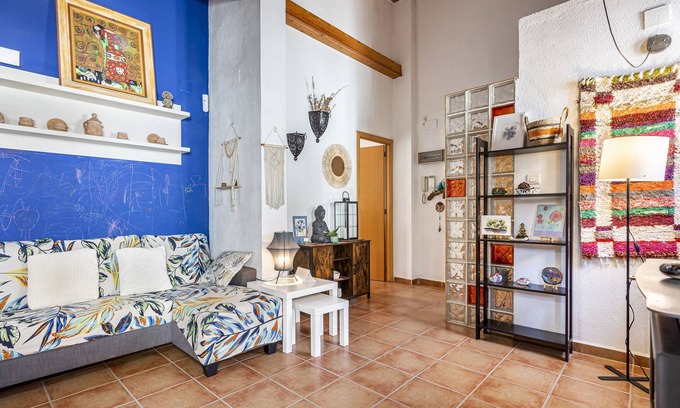Alaquas Apartment | Apartment 'Casita Mona Y Acogedora' with Private Terrace, Wi-Fi and Air Conditioning