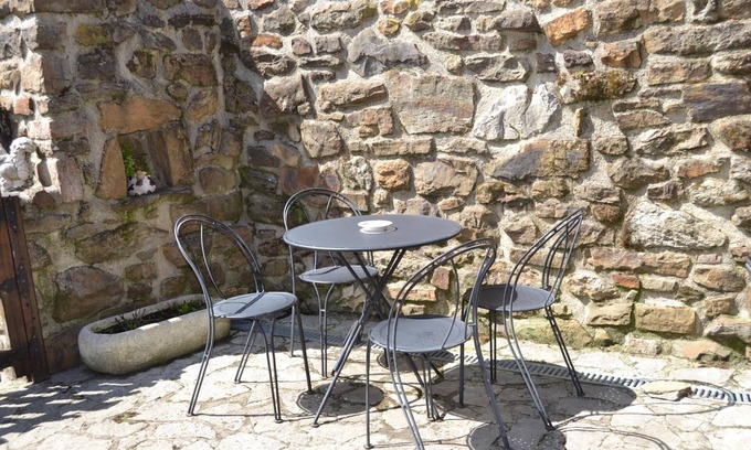 Bueres Apartment | Apartment 'Castaño' with Private Terrace and Wi-Fi