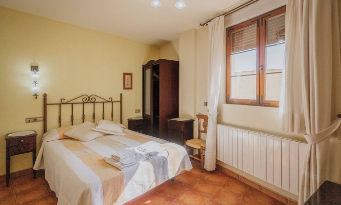 Ampudia Apartment | Apartment 'Castro' with Wi-Fi