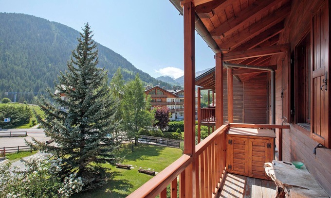 La Thuile Apartment | Apartment 'Caterina La Thuile' with Mountain View, Shared Garden and Wi-Fi