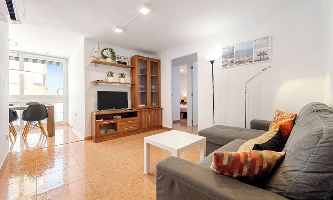 Vinaros Apartment | Apartment 'Central Modern 3bdr' with Wi-Fi and Air Conditioning