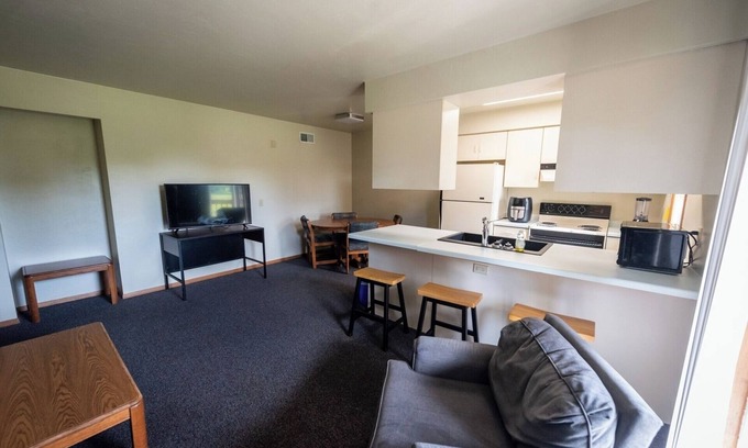 Plymouth Apartment | Apartment Centrally Located
