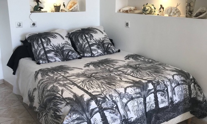 Montignac-Charente Apartment | Apartment 'Charmant Studio Meublé' with Wi-Fi