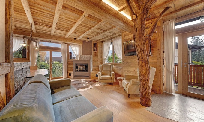 Lana Apartment | Apartment 'Chalet Deluxe' with Mountain View, Shared Garden and Wi-Fi