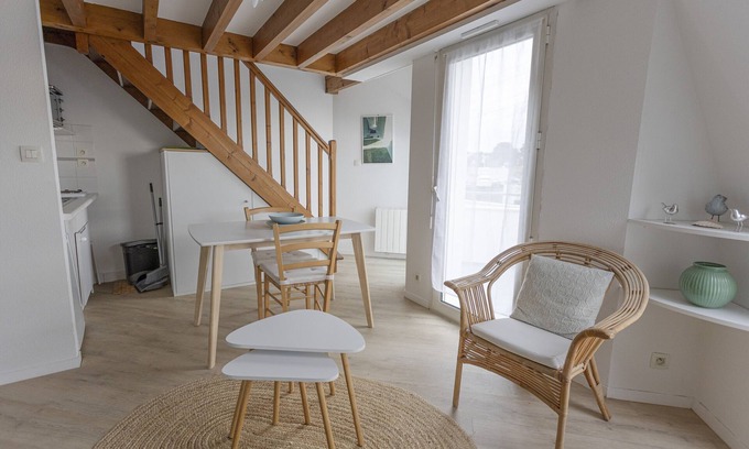 Vannes Apartment | Apartment 'Charmant Duplex' with Balcony and Wi-Fi