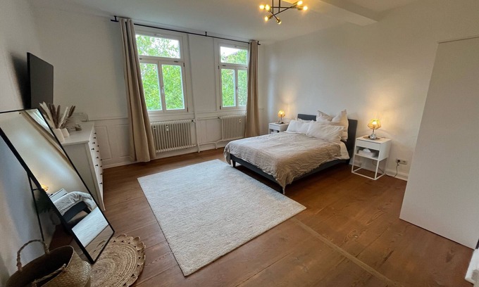 Erlangen Apartment | Apartment "Charmante Altbauwohnung" close to City Centre