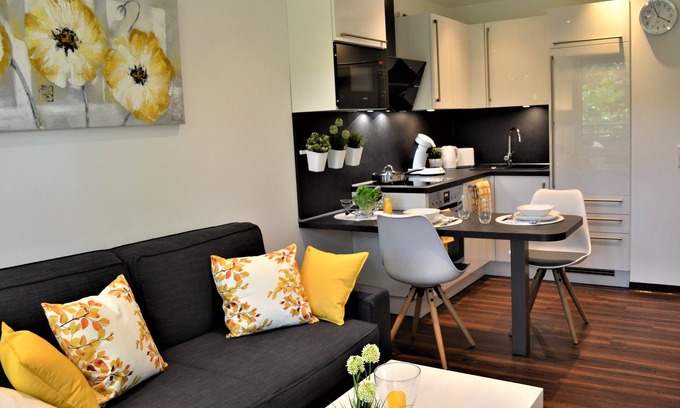 Mecklenbeck Apartment | Apartment 'Charmante Zimmer Wohnung Stilvoll' with Shared Garden, Balcony and Wi-Fi