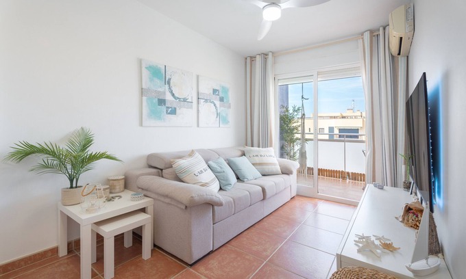 Chilches Apartment | Apartment 'Chillout I'akevan' with Sea View, Shared Pool and Wi-Fi