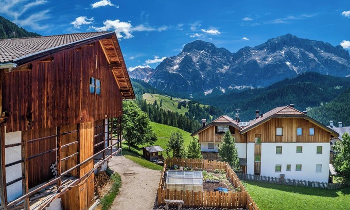 La Valle Apartment | Apartment Ciasa Raut App Tamà with Mountain View, Balcony & Wi-Fi