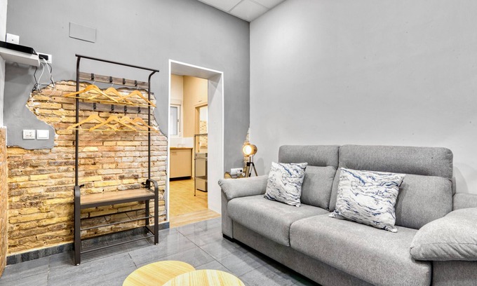 Cami Fondo Apartment | Apartment 'Ciencias' with Wi-Fi and Air Conditioning