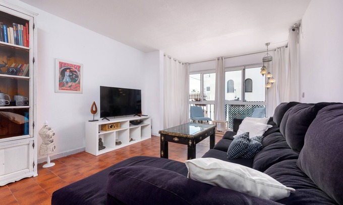 Castillo de Sabinillas Apartment | Apartment 'Cigala' with Private Terrace and Wi-Fi