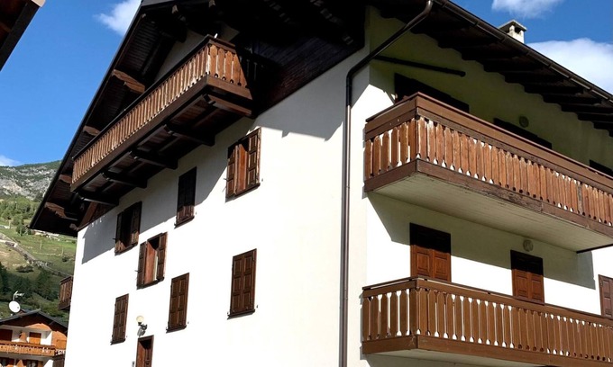 Isolaccia Apartment | Apartment 'Cima De' Piazzi 2' with Mountain View, Balcony and Wi-Fi