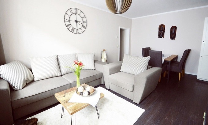 Mühlhausen Apartment | Apartment "City-Apartments Fewo Kapstadt" with Pool, Garden & Wi-Fi