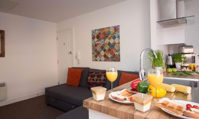 Eastleigh Apartment | Apartment close to Airport and transport links (4)