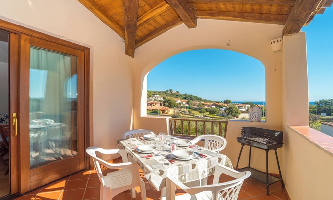Porto Ottiolu Apartment | Apartment Close to the Beach with Balcony, Sea View & Air Conditioning
