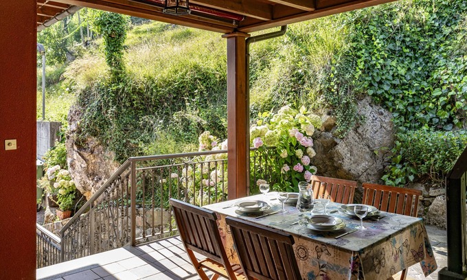 Llenin Apartment | Apartment 'Comeya' with Mountain View, Private Terrace and Wi-Fi
