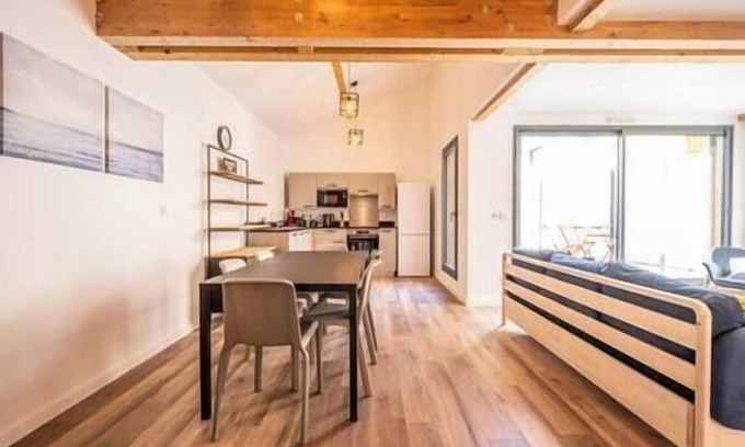 Centre Ville Apartment | Apartment Comfortable in the centre of Pau: parking, AC.