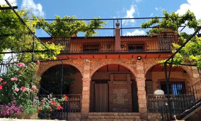 La Iruela Apartment | Apartment 'Cortijo el Lerele' with Mountain View, Pool, Terrace & Wi-Fi