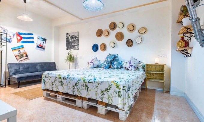 Burriana Apartment | Apartment 'Cuba Mia' with Shared Terrace and Wi-Fi