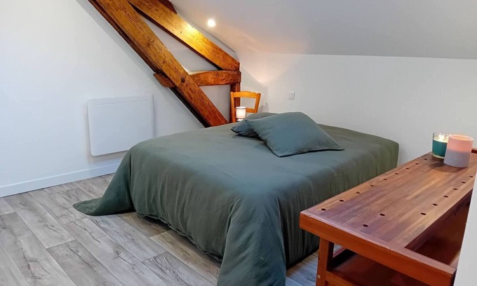 Perigueux Apartment | Apartment 'D'am Chic Nomade Appartement Vert' with Wi-Fi