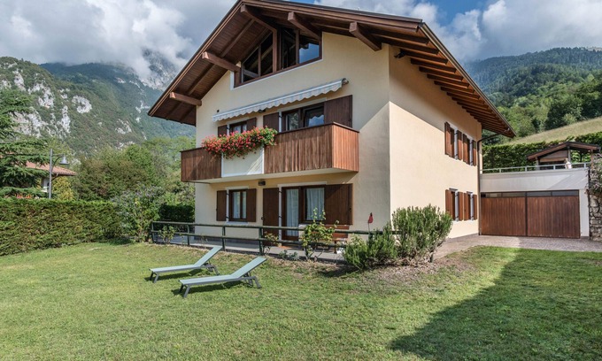 Dorsino Apartment | Apartment "Dorsino" with Mountain View, Balcony and Wi-Fi