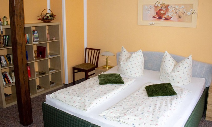 Blievenstorf Apartment | Apartment 'Damwildhof Fewo Zur Linde' with Shared Garden and Wi-Fi