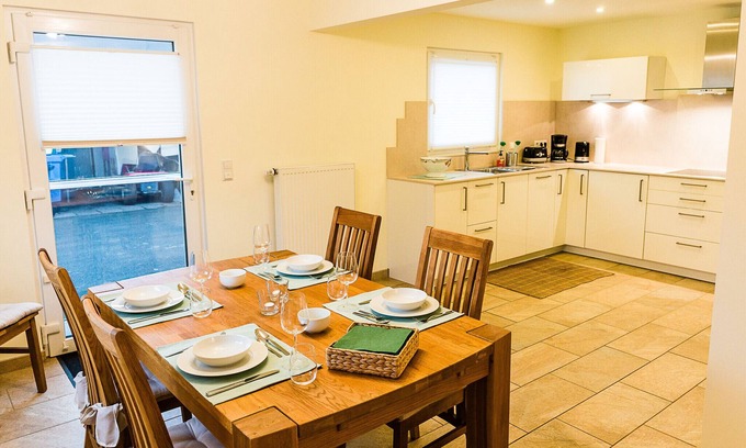 Neustraburg House | Apartment at the old forester's lodge