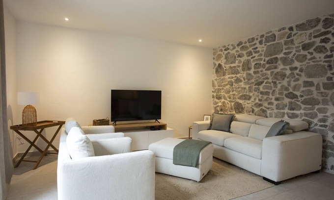 La Tour Apartment | Apartment 'De Charme - La Tour' with Private Terrace and Wi-Fi