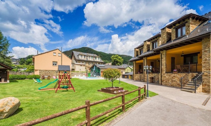 Caboalles de Abajo House | Apartment 'Devesa' with Mountain View, Shared Pool and Wi-Fi