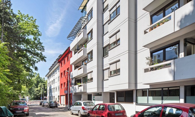 Stuhlinger-Eschholz Apartment | Apartment 'Westlicht' with Balcony, Wi-Fi and Air Conditioning