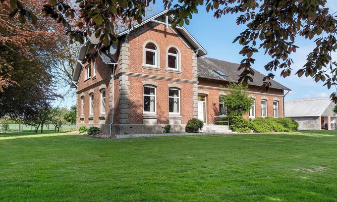 Rabenkirchen-Faulueck Apartment | Apartment 'am Park' with Shared Terrace and Shared Garden