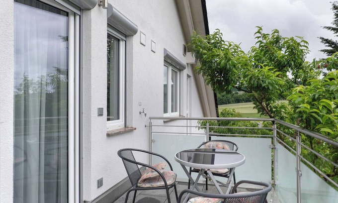 Gundelbach Apartment | Apartment 'Trollinger' with Shared Garden, Balcony and Wi-Fi