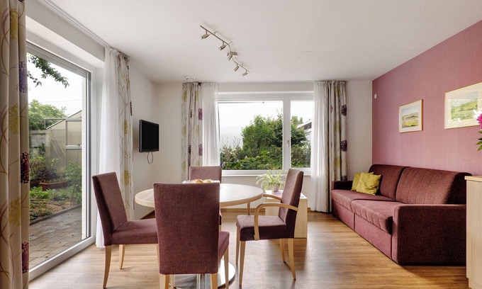 Vaihingen an der Enz Apartment | Apartment 'Burgunder' with Private Terrace, Shared Garden and Wi-Fi