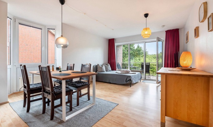Wremen Apartment | Apartment 'Sonne, Wind Und Wetter' with Balcony