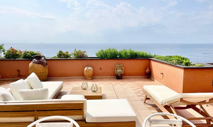 Varazze Villa | Apartment 'Della Baia' with Sea View, Private Terrace and Wi-Fi