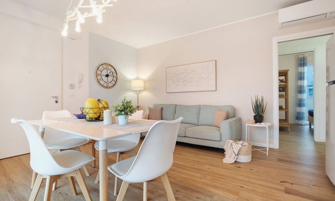 Lido di Jesolo Apartment | Apartment 'Deluxe 4' with Private Terrace, Wi-Fi and Air Conditioning