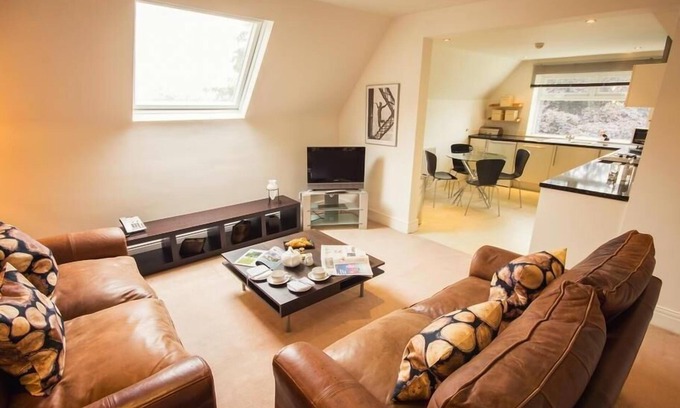 Gateshead Apartment | Apartment-Deluxe-Ensuite with Bath-Garden view