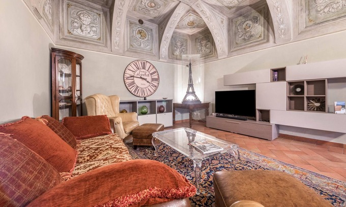 Lonato del Garda Apartment | Apartment 'Dimora Cerutti 1755' with Private Garden, Wi-Fi and Air Conditioning