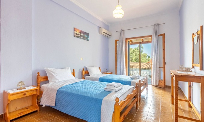 Kato Korakiana Apartment | Apartment 'Dolce Far Niente' with Shared Terrace, Wi-Fi and Air Conditioning