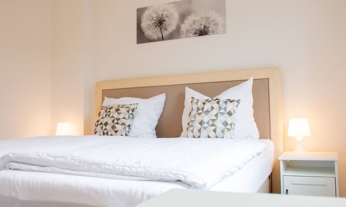 Breite Apartment | Apartment Domblick-Herkenrath EG with garden