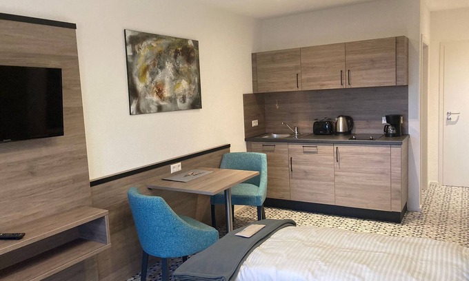 Nerenstetten Apartment | Apartment 'Doppelzimmer 3' with Shared Terrace, Shared Garden and Wi-Fi