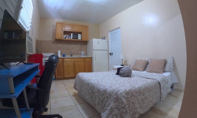 Ponce Centro Apartment | Apartment Double Bed- Sleeps 2 - Free WIFI