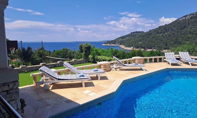 Vela Luka Resort | Apartment "Dream"in a villa with private enter, terrace, garden, swimmig pool.